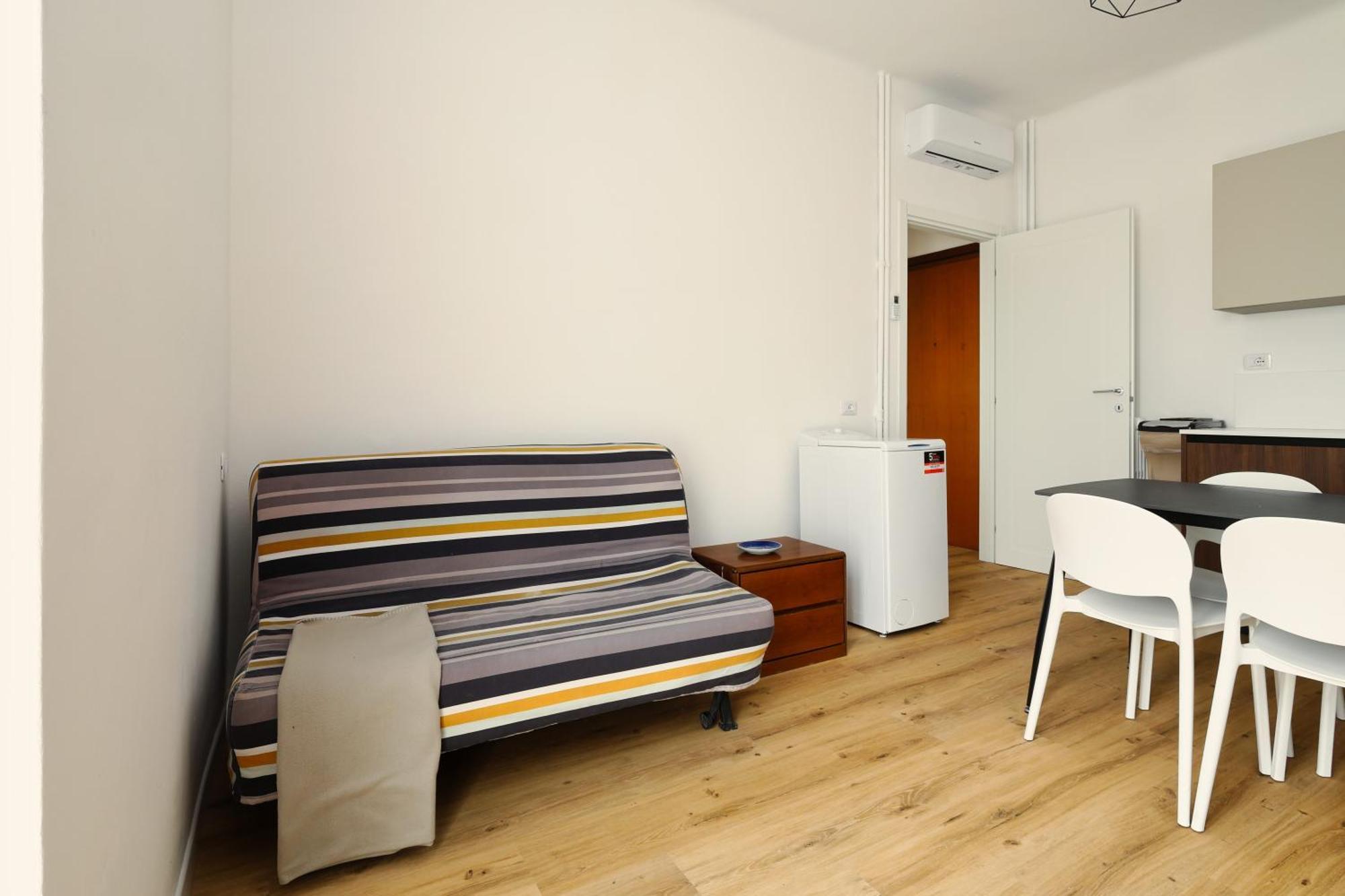 Joivy 1-bed With Balcony Near Subway Appartamento