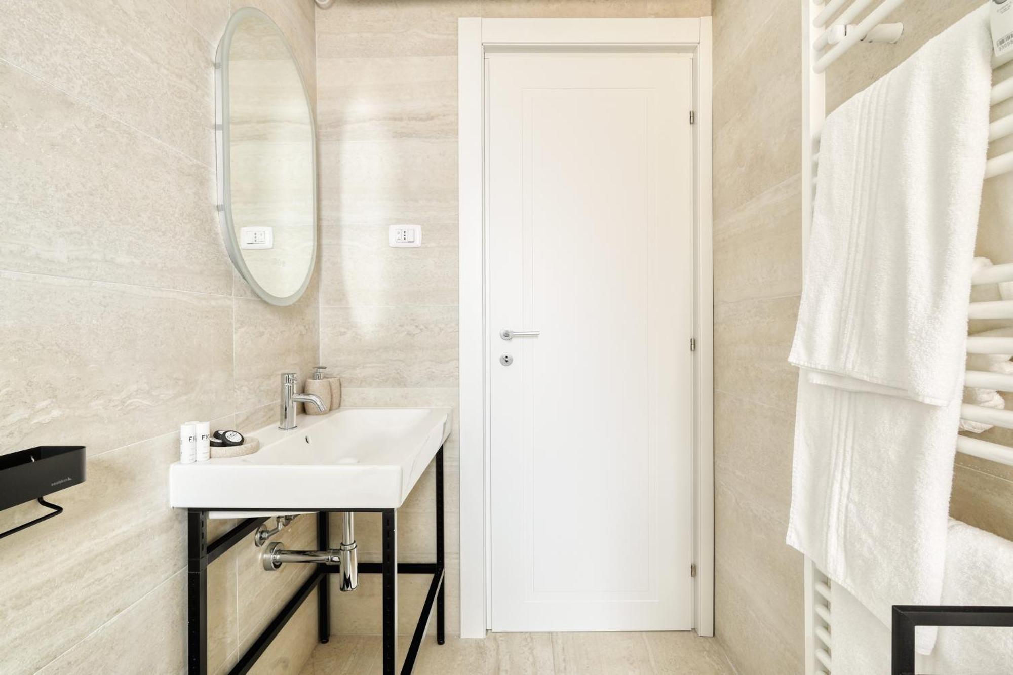 Joivy 1-bed With Balcony Near Subway Milano